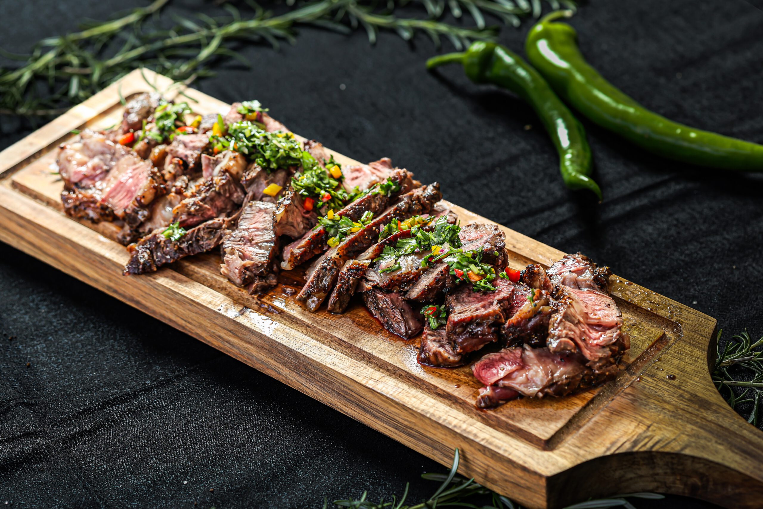 בשר חתוך על הקרש